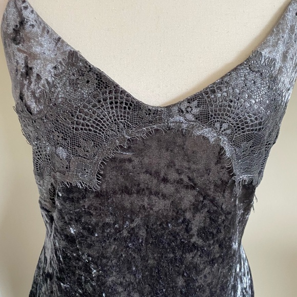 Guess Grey Lace Trim V-Neck Velour Party Nada Mini Dress- Sz- M - Picture 3 of 16
